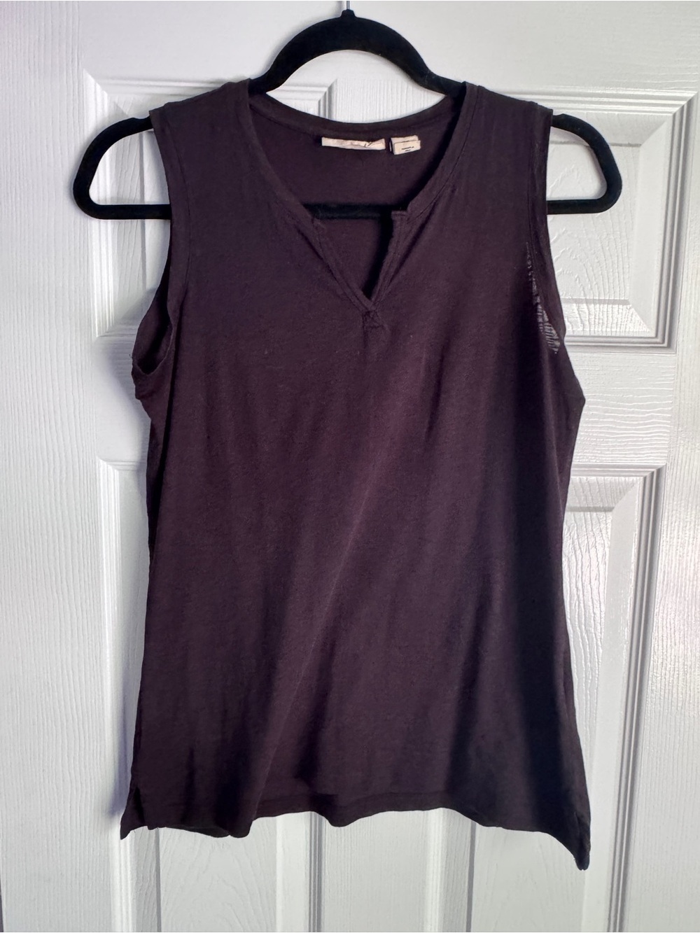 Christian Siriano women’s Sleeveless V-Neck Tank Top Lightweight Black